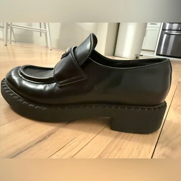 Prada Women’s Black Loafers Size 38 - Picture 6 of 11